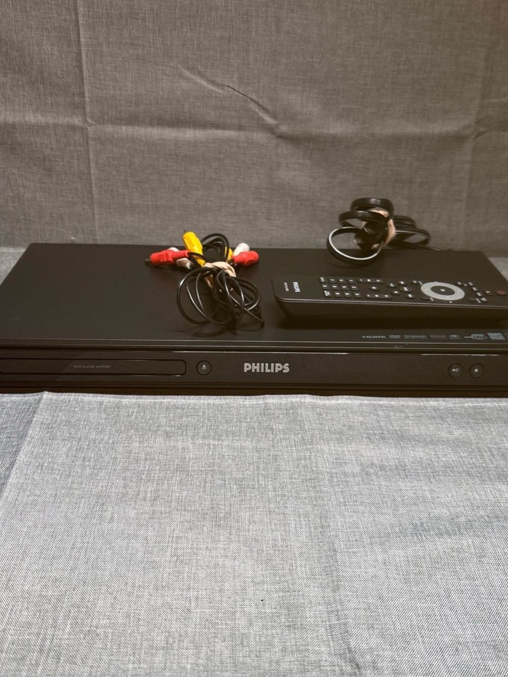 Philips DVP5990/F7 DVD Player 1080p HDMI Upconversion-DivX  W/ New Remote-cables